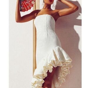 Chic Strapless Cream Dress with Ruffled Hem